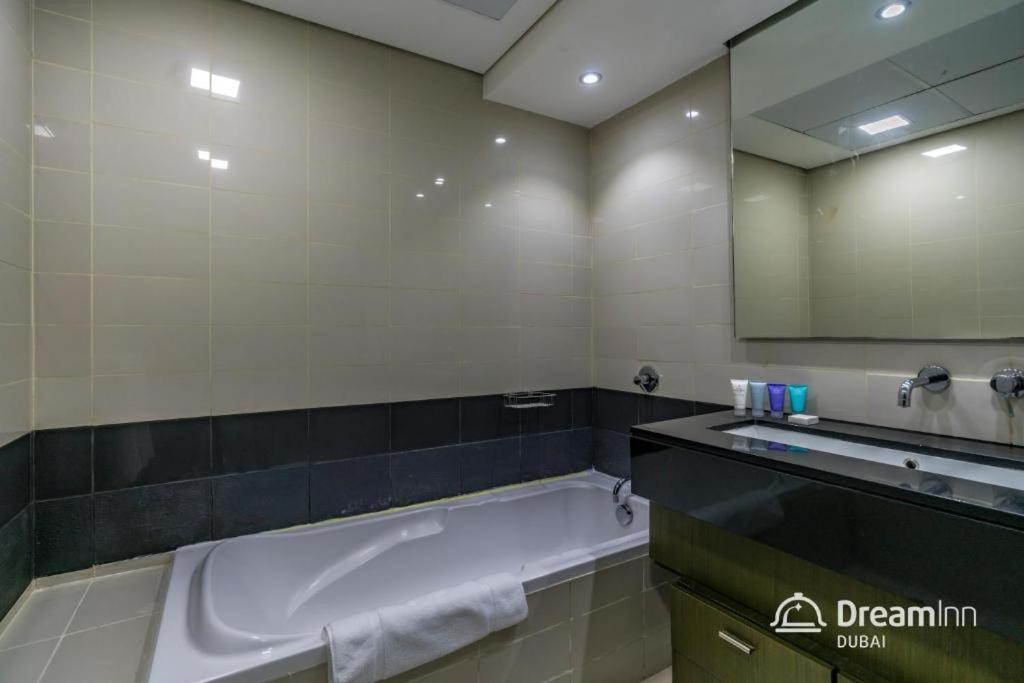 Apartment Dream - 2br In Lofts West Towers Dubai