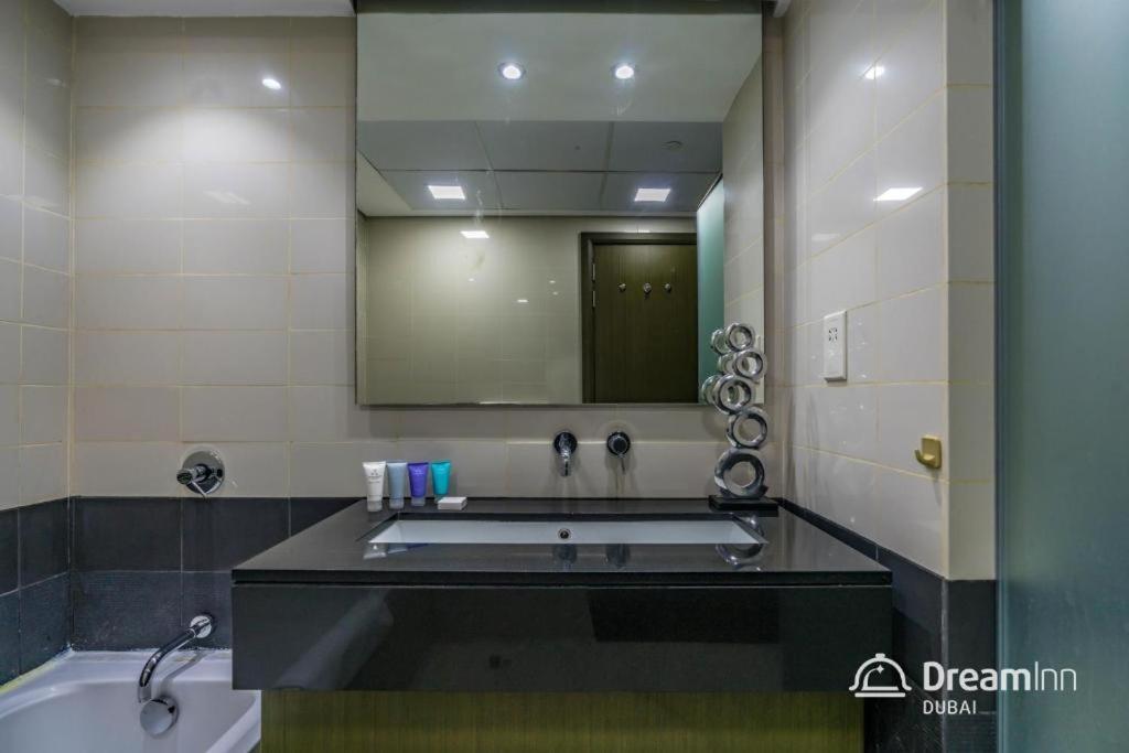 Dream - 2br In Lofts West Towers * Dubai